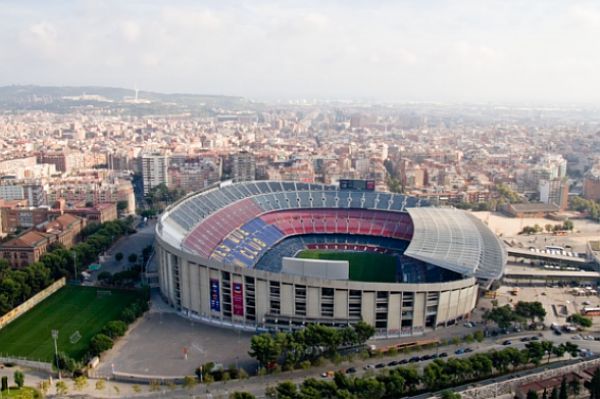 Stadion Nou Camp je jednou z dominant Barcelony.