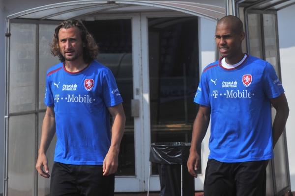 Záložník Petr Jiráček (vlevo) s obráncem Theo Gebre Selassiem. Záložník Petr Jiráček (vlevo) s obráncem Theo Gebre Selassiem.