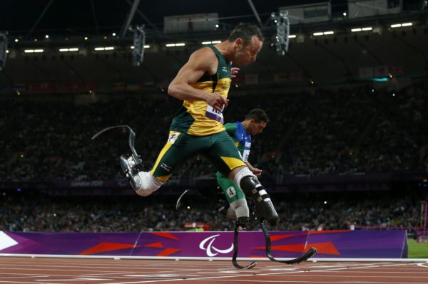 Jihoafrickému běžci Oscaru Pistoriusovi nevyšla ani druhá obhajoba zlaté medaile na paralympijských hrách. Jihoafrickému běžci Oscaru Pistoriusovi nevyšla ani druhá obhajoba zlaté medaile na paralympijských hrách.