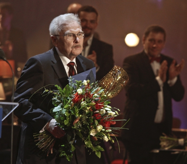 Luděk Munzar, držitel ceny Thálie za celoživotní dílo, hraje jednu z hlavních postav v představení Obleču tě do hvězd.