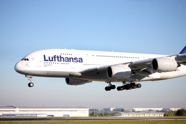 Letadlo společnosti Lufthansa. Letadlo společnosti Lufthansa.