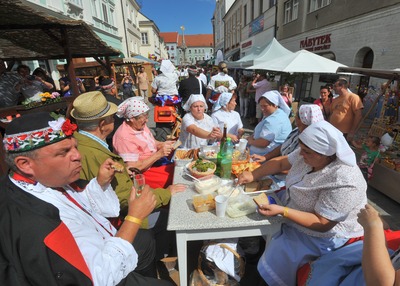 Posedět, pojíst, popít... (Mikulov).