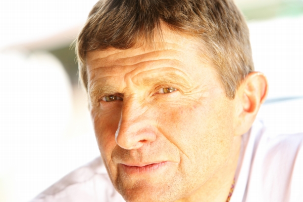 Žokej Josef Váňa se letos poprvé představí v sedle na dráze. Žokej Josef Váňa se letos poprvé představí v sedle na dráze.