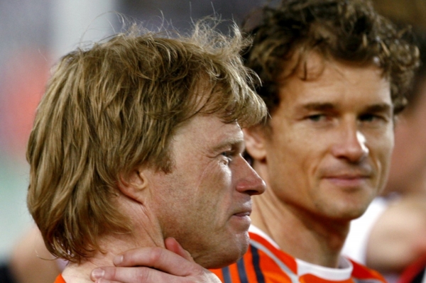Oliver Kahn a Jens Lehmann, bývalé ikony německé branky. Oliver Kahn a Jens Lehmann, bývalé ikony německé branky.