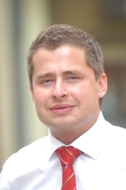 V kategorii Cena novinářů pro nejoblíbenějšího finančního odborníka potřetí zvítězil analytik Raiffeisenbank Aleš Michl.