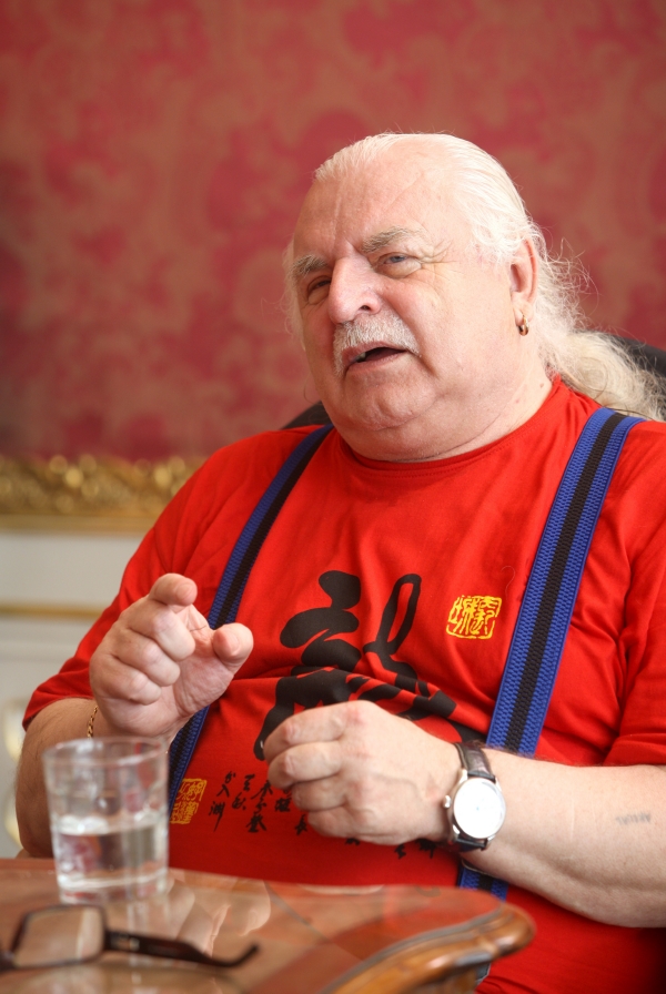 Soud původně rozhodl, že se Milan Knížák omlouvat nemusí. 
