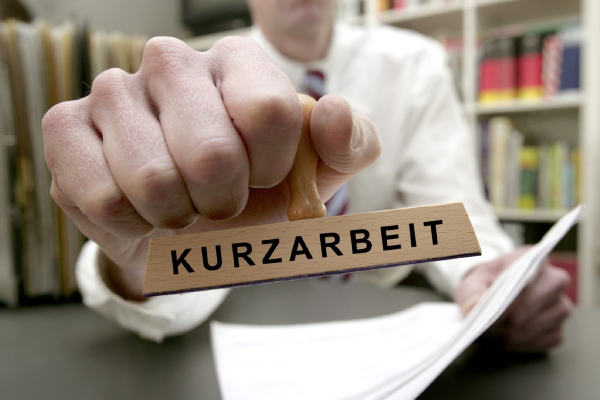 I české firmy se konečně dočkají kurzarbeitu. I české firmy se konečně dočkají kurzarbeitu.