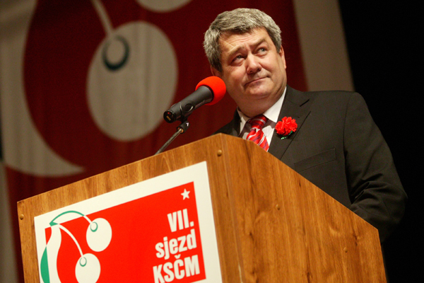 KSČM by dosáhla svého nejlepšího výsledku od voleb v roce 2010. Na snímku předseda strany Vojtěch Filip.
