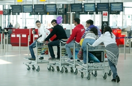 Při kratších vzdálenostech vzniká nárok při dvouhodinovém zpoždění, jinak po čtyřech hodinách.