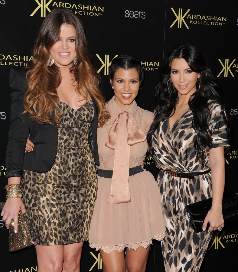 Televizní hvězdy, sestry Khloe, Kourtney a Kim Kardashianovy, získaly v žebříčku pěkné čtvrté místo. Možná také díky nim stále nevycházejí z módy leopardí vzory. Televizní hvězdy, sestry Khloe, Kourtney a Kim Kardashianovy, získaly v žebříčku pěkné čtvrté místo. Možná také díky nim stále nevycházejí z módy leopardí vzory.