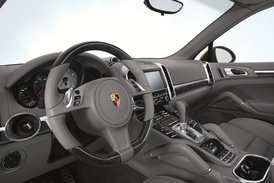 Luxusní auto, luxusní interiér, to patří k sobě.