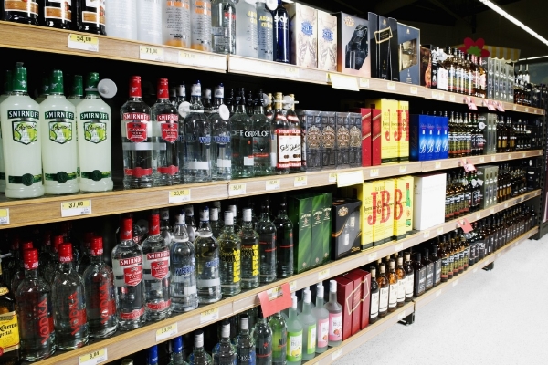 Obchodní řetězce začaly tvrdý alkohol z prodeje stahovat (ilustrační foto).