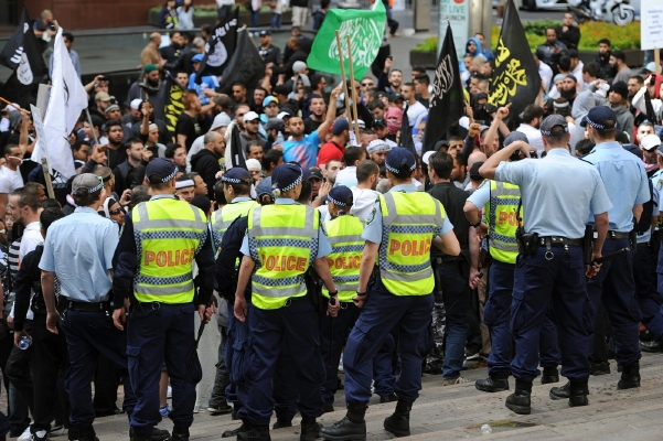 Jedna z nejbouřlivějších demonstrací se zatím konala v australském Sydney. Jedna z nejbouřlivějších demonstrací se zatím konala v australském Sydney.