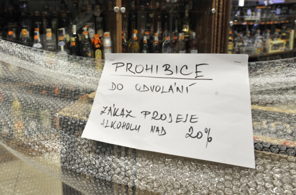 V Česku byla vyhlášena prohibice.