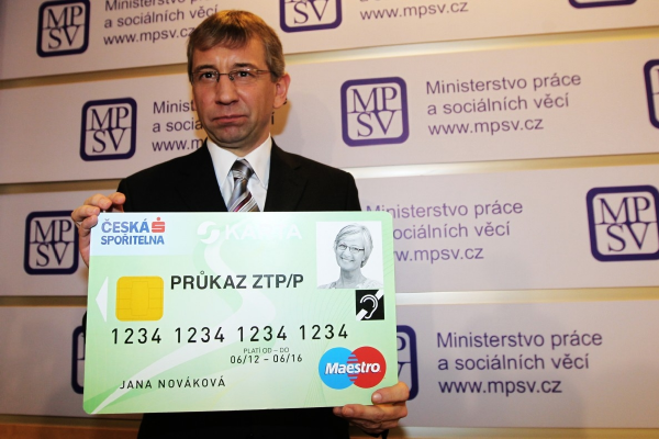 Ministr práce a sociálních věcí Jaromír Drábek (TOP 09) představuje sKartu.