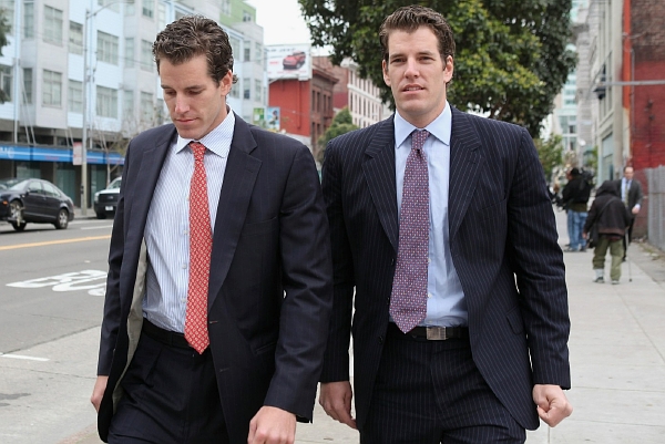 Dvojčata Cameron a Tyler Winklevossovi soudní při s Markem Zuckergergem prohráli. Nyní chtějí rozjet nový projekt na principu sociální sítě, který by však cílil na investory. Dvojčata Cameron a Tyler Winklevossovi soudní při s Markem Zuckergergem prohráli. Nyní chtějí rozjet nový projekt na principu sociální sítě, který by však cílil na investory.