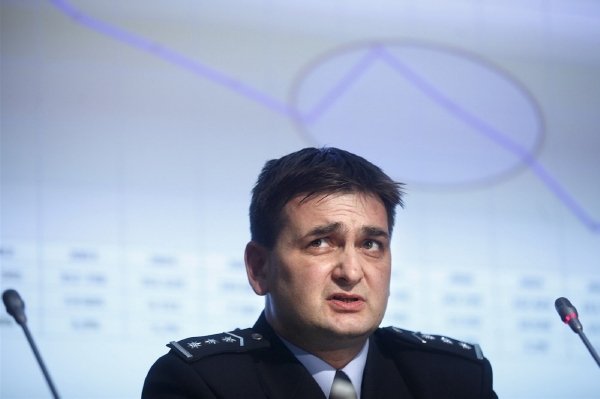 Policejní prezident Martin Červíček mluvil v pondělí s novináři. Policejní prezident Martin Červíček mluvil v pondělí s novináři.