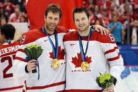 Kamarádi z kanadské reprezentace se nyní setkají v Davosu. Joe Thornton (vlevo) a Rick Nash.