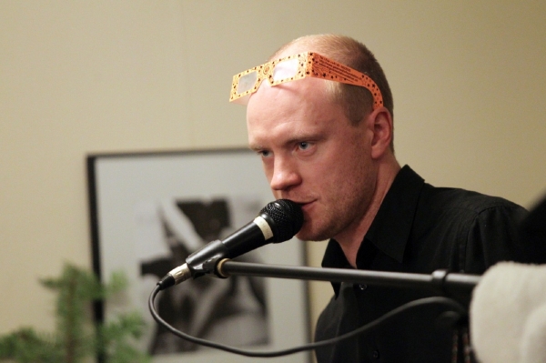 Jan Budař je rensanční člověk: působí jako herec, režisér i muzikant.
