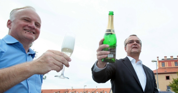 Vztah ministra financí k alkoholickým nápojům je známý. Pomůže to zkrátit prohibici?