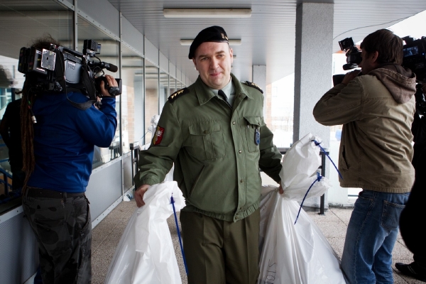 Ústavní soud zrušil soudní příkaz k loňské kontroverzní prohlídce kanceláře v budově České televize.