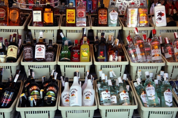 Češi v době prohibice vyrážejí nakupovat alkohol za hranice (ilustrační foto).