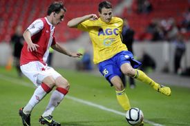 Milan Nitrianský (vlevo) stihl kromě bránění také vstřelit vítězný gól.