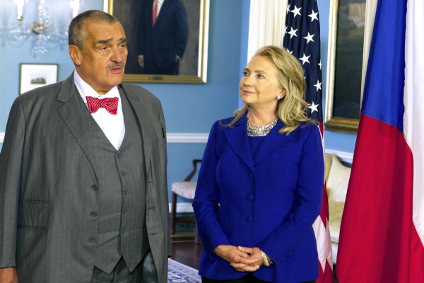 Karel Schwarzenberg a Hillary Clintonová. Karel Schwarzenberg a Hillary Clintonová.