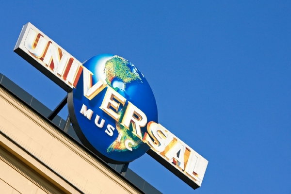 Společnost Universal Music Group může koupit EMI. 