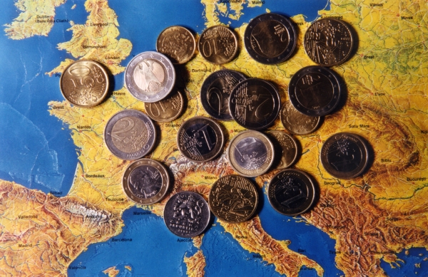 Eurozóna chce zvýšit záchranný fond na dva biliony eur. Eurozóna chce zvýšit záchranný fond na dva biliony eur.