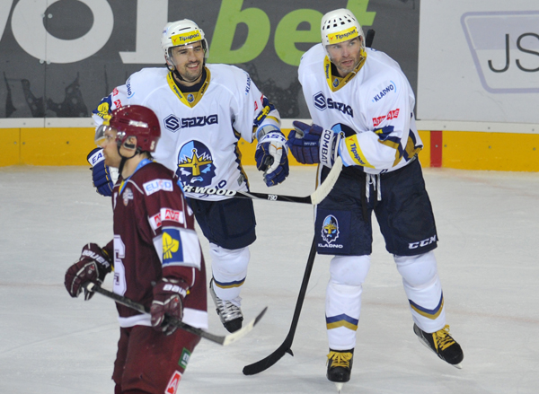 Tomáš Plekanec (vlevo) se po boku Jaromíra Jágra raduje ze svého gólu. Tomáš Plekanec (vlevo) se po boku Jaromíra Jágra raduje ze svého gólu.