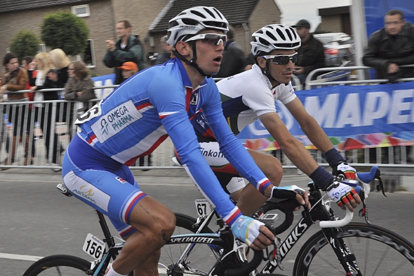 Roman Kreuziger (v modrém dresu) na cyklistickém MS.