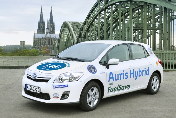 Značka Toyota má v plánu vypustit celou řadu hybridních vozů. Značka Toyota má v plánu vypustit celou řadu hybridních vozů.