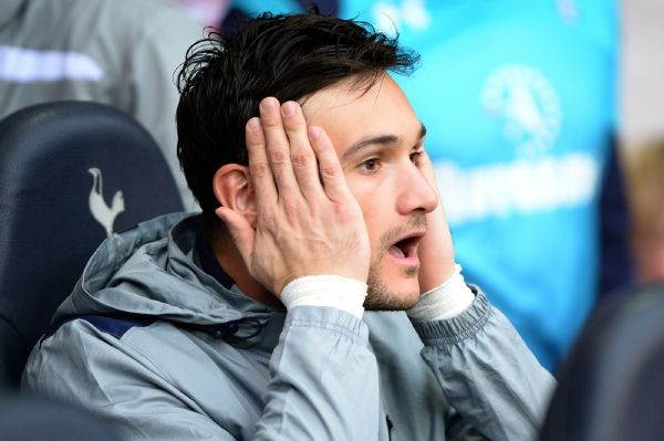 Přestože byl fotbalový brankář Hugo Lloris v posledních letech jasnou jedničkou Lyonu i francouzské reprezentace, v novém klubu Tottenhamu si musí zvykat na nezvyklou roli náhradníka. Přestože byl fotbalový brankář Hugo Lloris v posledních letech jasnou jedničkou Lyonu i francouzské reprezentace, v novém klubu Tottenhamu si musí zvykat na nezvyklou roli náhradníka.
