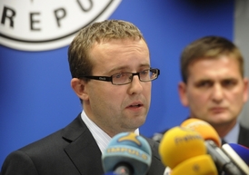 Státní zástupce Roman Kafka (vlevo) a policejní prezident Martin Červíček.