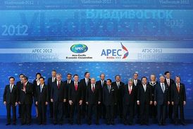 Rodinné foto ze summitu APEC ve Vladivostoku roku 2012.