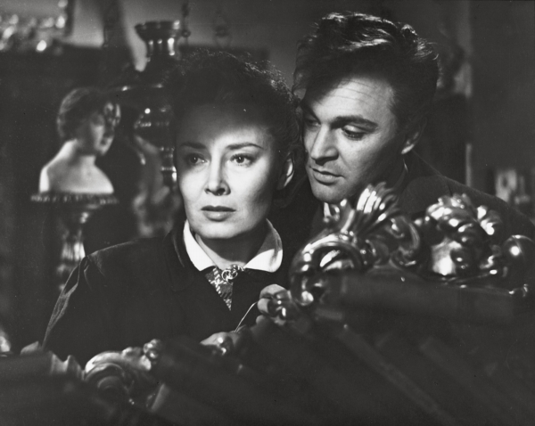 Lída Baarová (vlevo) a Franco Fabrizi ve filmu Darmošlapové. Lída Baarová (vlevo) a Franco Fabrizi ve filmu Darmošlapové.