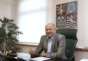 Návrh prosadil poslanec VV Josef Novotný.