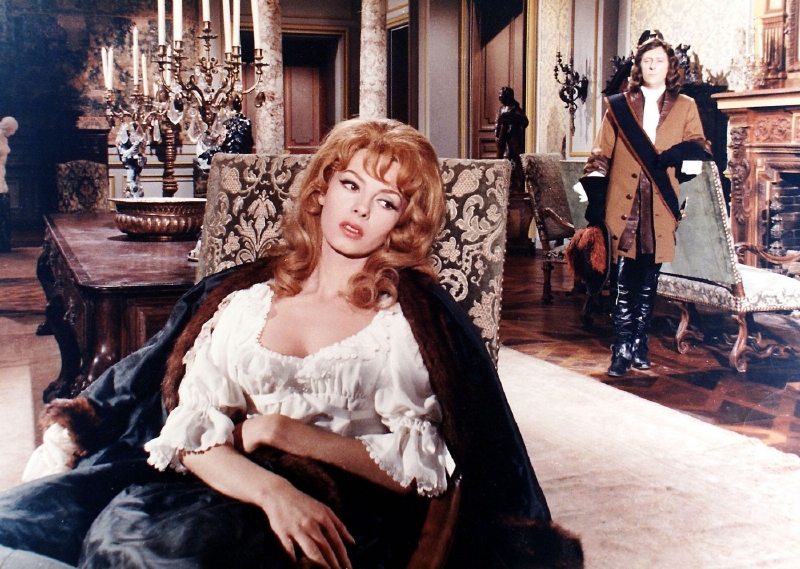 Angeliku v sérii filmů ze 60. let ztvárnila Michèle Mercierová. 