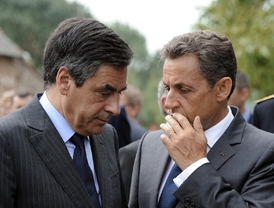 Politicky korektní linii UMP hájí v boji o předsednictví strany někdejší Sarkozyho premiér François Fillon (vlevo). 