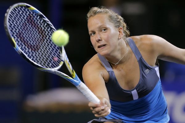 Český tenis bude mít zastoupení ve finále čtyřhry na turnaji v Tokiu. O titul si zahraje buď Květa Peschkeová, nebo Barbora Záhlavová-Strýcová (na snímku). Český tenis bude mít zastoupení ve finále čtyřhry na turnaji v Tokiu. O titul si zahraje buď Květa Peschkeová, nebo Barbora Záhlavová-Strýcová (na snímku).