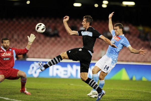 Miroslav Klose dal gól rukou. Ihned se přiznal. Miroslav Klose dal gól rukou. Ihned se přiznal.