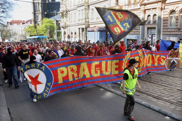Sparťané půjdou na derby tradičně pochodem. Sparťané půjdou na derby tradičně pochodem.