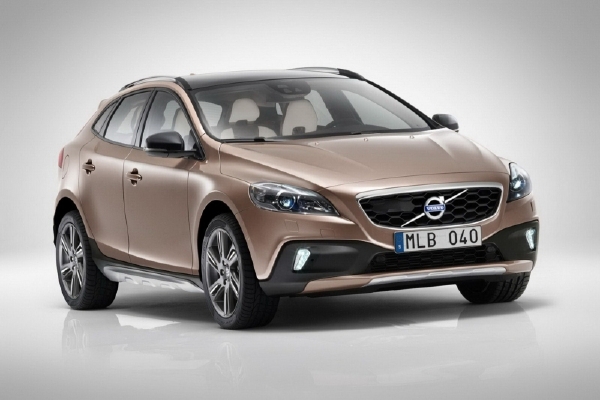 Volvo V40 v převleku Cross Country. Volvo V40 v převleku Cross Country.
