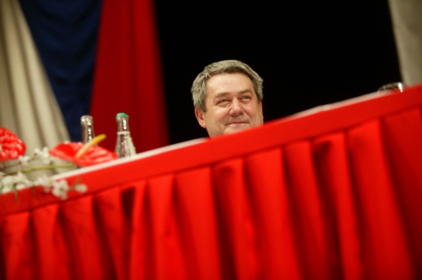 Předseda komunistů Vojtěch Filip. Předseda komunistů Vojtěch Filip.