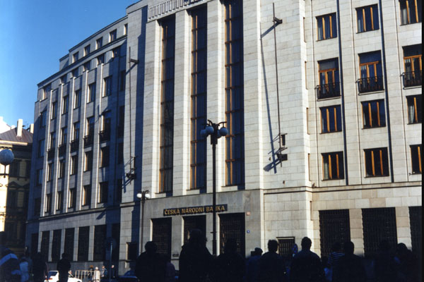 Bankovní rada České národní banky snížila úrokové sazby na rekordní minimum. Bankovní rada České národní banky snížila úrokové sazby na rekordní minimum.