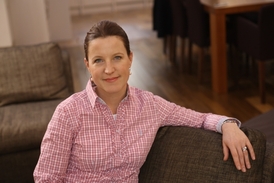 Karolína Peake.