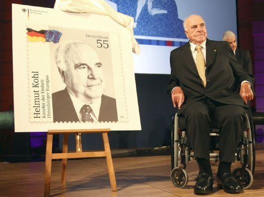 Helmut Kohl skutečný a papírový. Helmut Kohl skutečný a papírový.