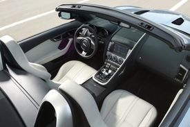 F-Type je dvousedadlový.