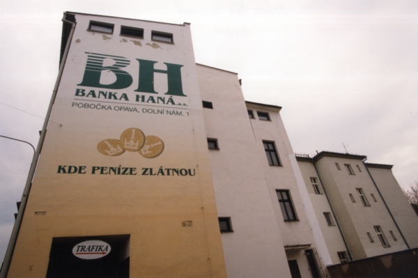 Podílníkům Podnikatelského tržního podílového fondu peníze v Bance Haná skutečně nezezlátly.